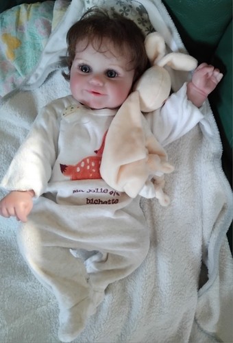 Bébé reborn souriante léa - souriante,